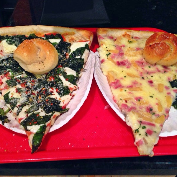 5/8/2014에 Angela님이 Panino&#39;s Pizza &amp; Grill에서 찍은 사진