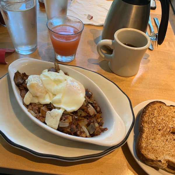 Irish skillet was dope. Great cheddar and corn beef hash mix. Absolutely get fresh squeeze juice. Amazing grapefruit and OJ and makes mimosas next level.