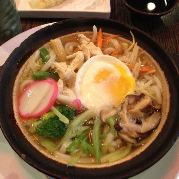 Das Foto wurde bei Sakura Garden Japanese Cuisine von Leah W. am 3/1/2013 aufgenommen