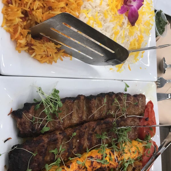 Das Foto wurde bei Amoo&#39;s Kabob von R am 7/23/2017 aufgenommen