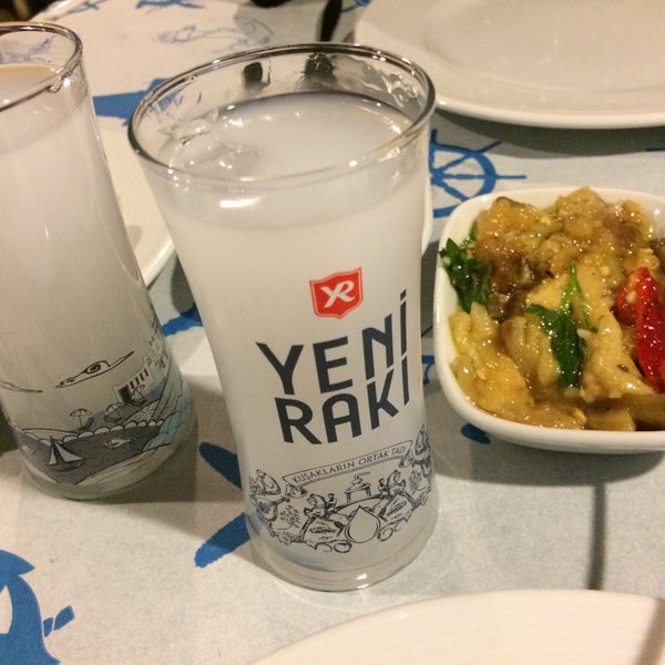 Das Foto wurde bei ÇimÇim Restaurant von Şenay am 4/28/2017 aufgenommen
