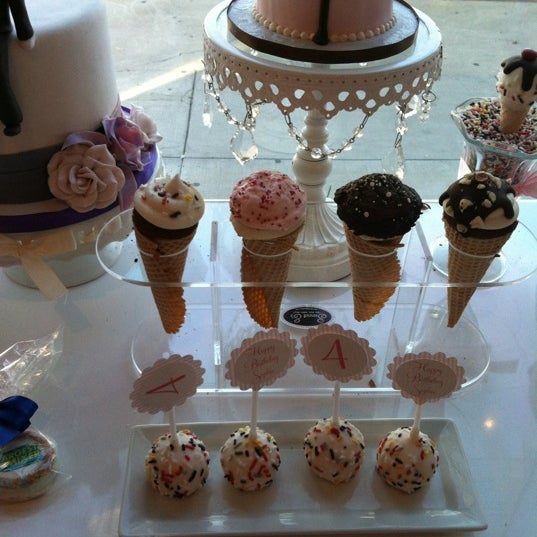 Foto tirada no(a) Sweet E&#39;s Bake Shop por Rasheeda W. em 9/29/2012
