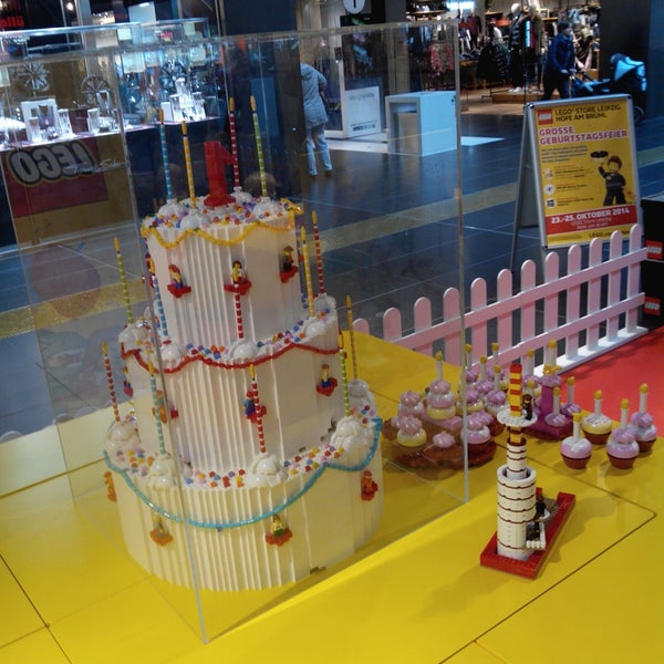 It's all about #Lego. A #birthday #cake because the #Lego #store @StadtLeipzig celebrates its first(?)#birthday (not quite sure, could also be the second one).