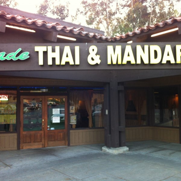 Foto scattata a Jade Thai &amp; Mandarin Cuisine da Jade Thai &amp; Mandarin Cuisine il 8/8/2014