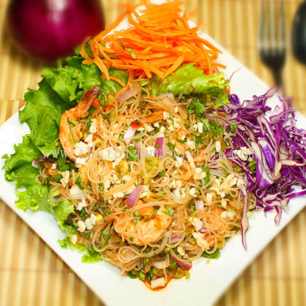 Foto scattata a Jade Thai &amp; Mandarin Cuisine da Jade Thai &amp; Mandarin Cuisine il 8/8/2014