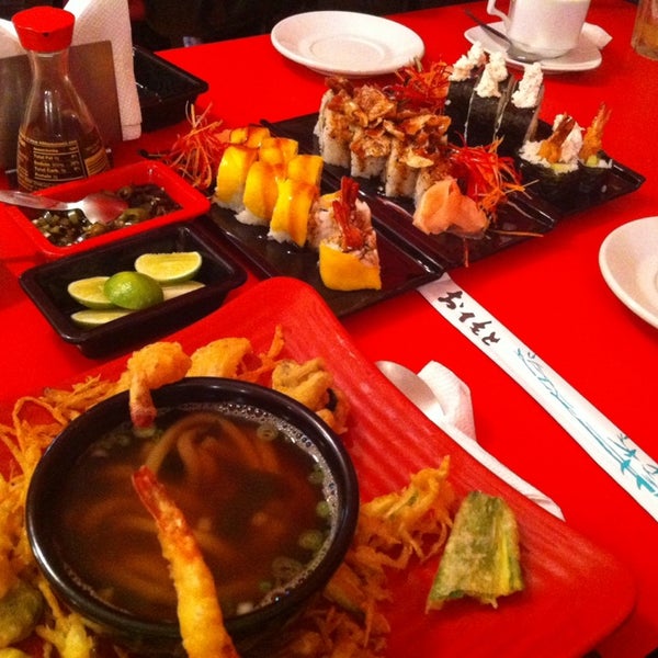 รูปภาพถ่ายที่ PuntoItto Sushi &amp; Crepas โดย Kerim M. เมื่อ 9/2/2014