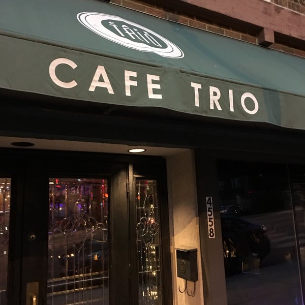 Foto tirada no(a) Café Trio por Gail S. em 11/25/2016