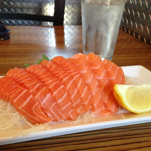 5/10/2013 tarihinde Arnold K.ziyaretçi tarafından Sushi Dan'de çekilen fotoğraf