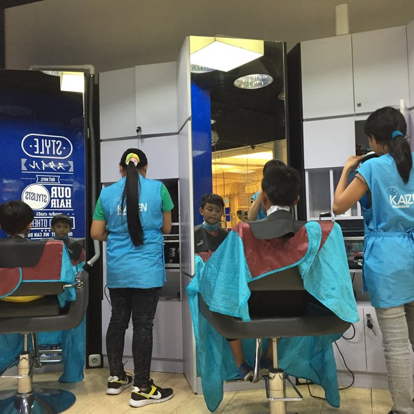 KAIZEN 10 MINUTE HAIRCUT 10分即行カット MAL KELAPA GADING Hair Salon in
