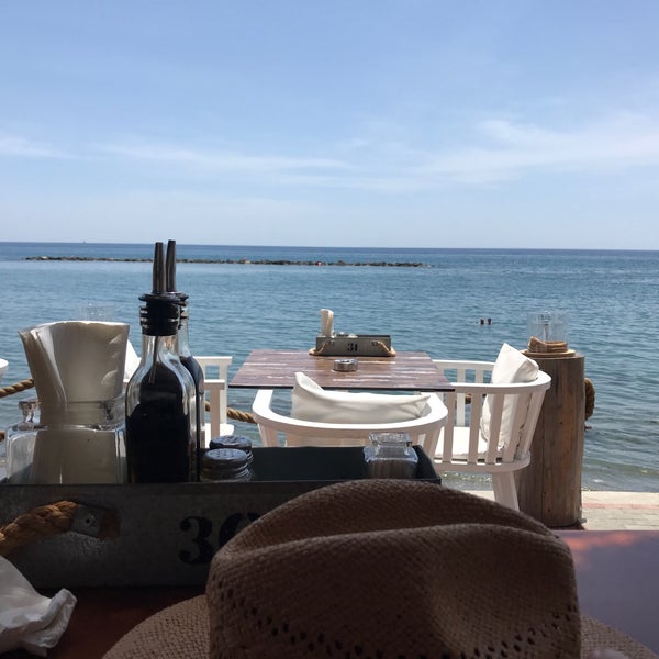 Foto tirada no(a) La Isla Beach Bar Restaurant por Paulaner M. em 5/19/2018