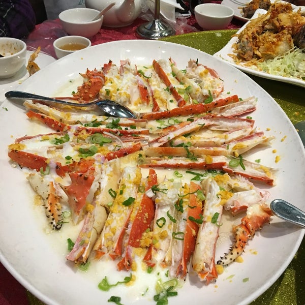 Foto scattata a Fishman Lobster Clubhouse Restaurant 魚樂軒 da Maddi C. il 6/10/2016