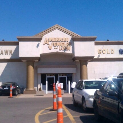 Foto tirada no(a) American Jewelry &amp; Loan - Detroit por Addicted2Diesel ®™🎣 S. em 12/11/2012