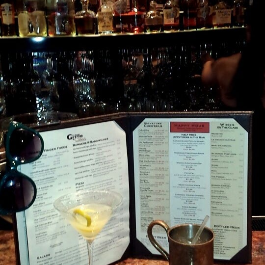Moscow mule, lemon drop, rosemary and pear, pomtini, and cornmeal crusted oysters where to die for!