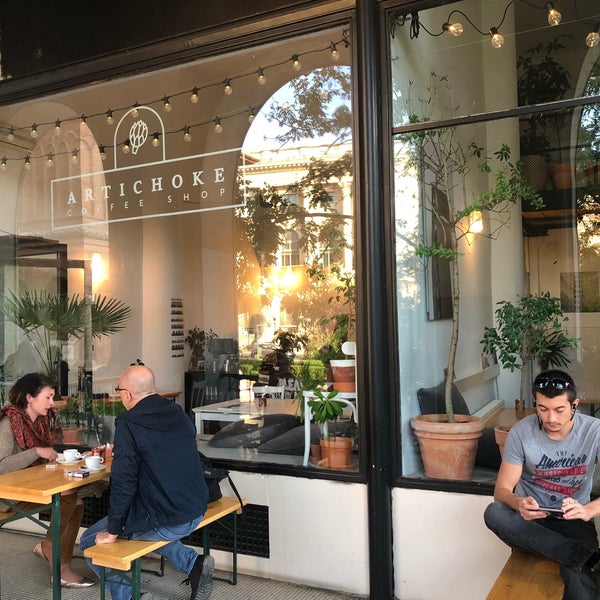 10/14/2017 tarihinde Loredana S.ziyaretçi tarafından Artichoke Coffee Shop'de çekilen fotoğraf