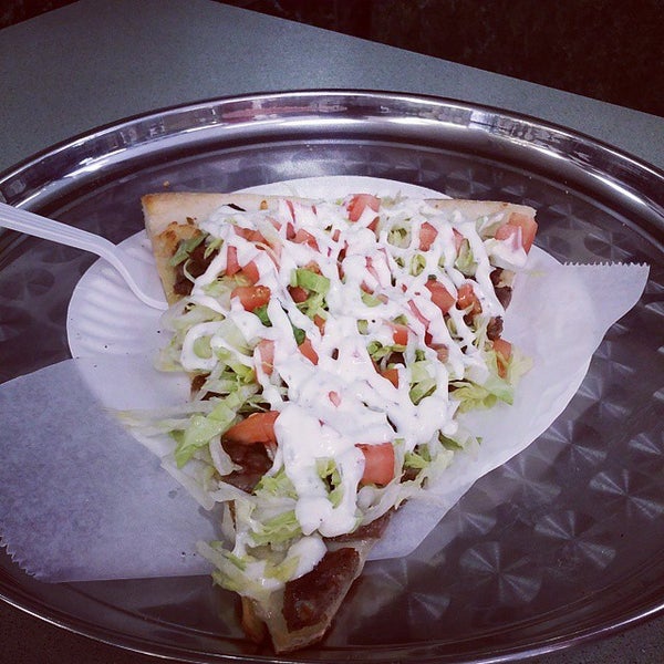 Foto diambil di Tony&#39;s Pizzeria &amp; Restaurant oleh Herbie M. pada 9/23/2014