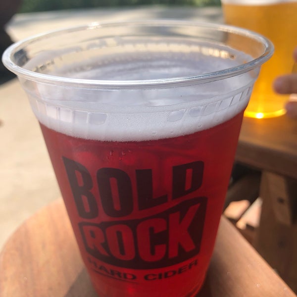 รูปภาพถ่ายที่ Bold Rock Cidery โดย Ronald D. เมื่อ 9/7/2019