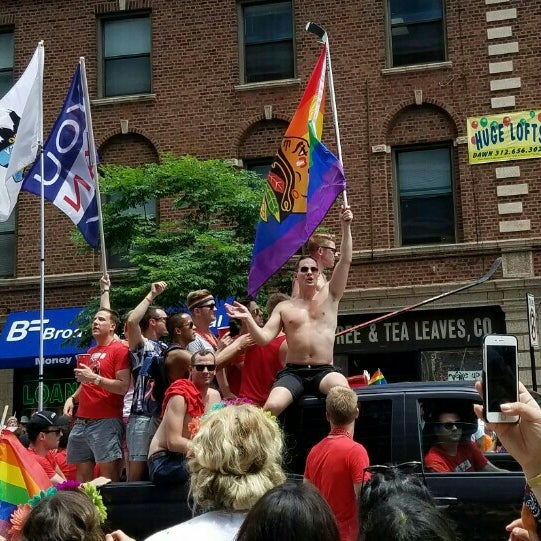 Снимок сделан в Chicago Pride Parade пользователем Jeff E. 6/26/2016
