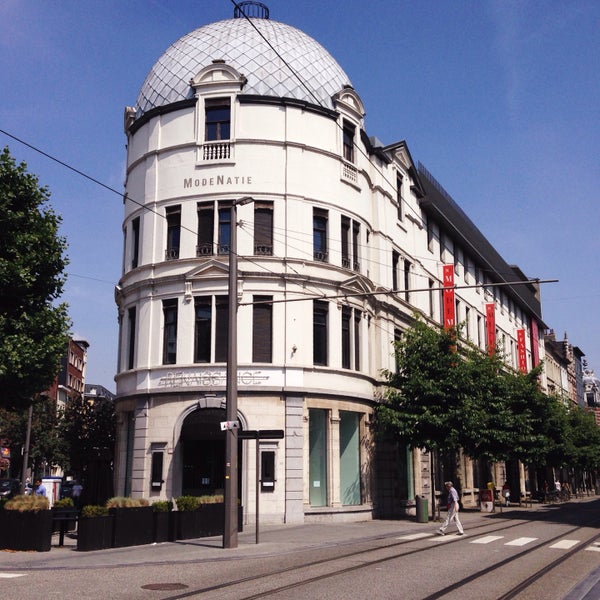 7/24/2016 tarihinde Femke K.ziyaretçi tarafından MoMu - ModeMuseum Antwerpen'de çekilen fotoğraf