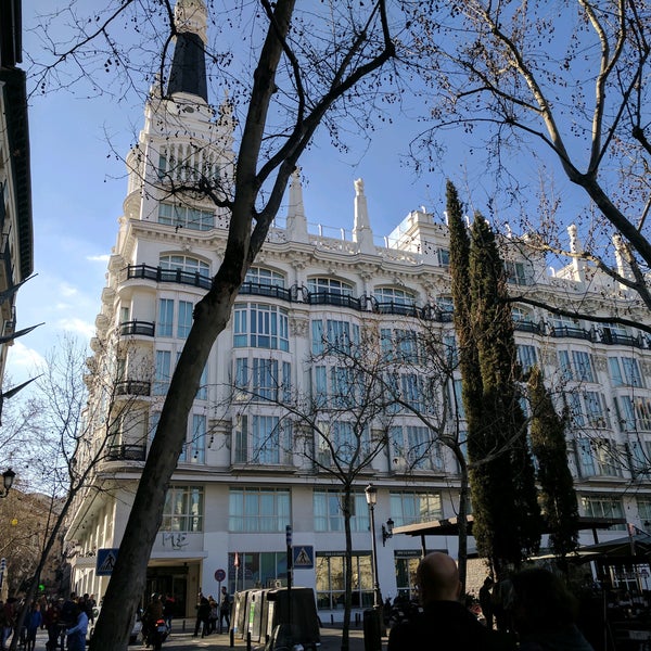 2/26/2017 tarihinde Eric K.ziyaretçi tarafından ME Madrid Reina Victoria'de çekilen fotoğraf