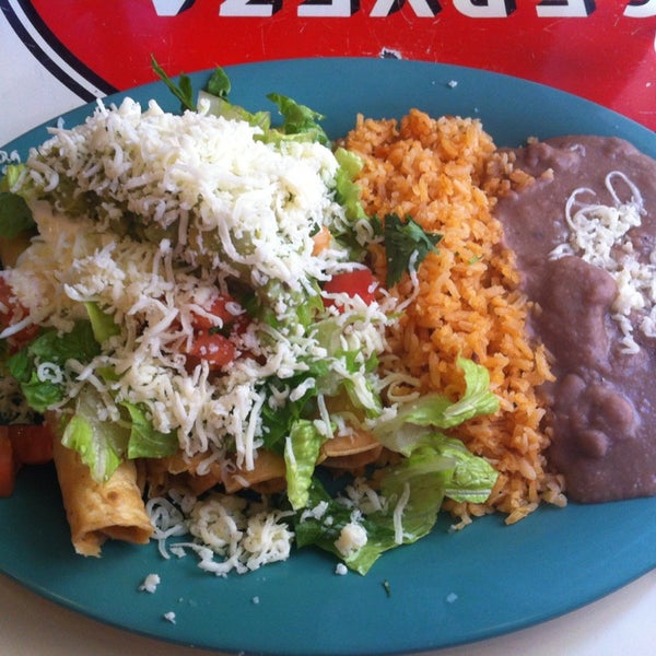 Foto diambil di Flaco&#39;s Tacos oleh Jeannie pada 1/7/2013