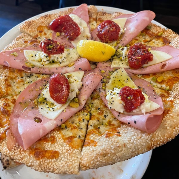 6/9/2023 tarihinde Lawrence L.ziyaretçi tarafından Tony’s Pizza Napoletana'de çekilen fotoğraf