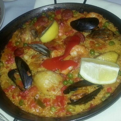 Foto scattata a Marbella Restaurant da Mariela R. il 1/17/2013