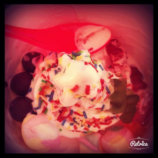 รูปภาพถ่ายที่ YAOURTAKI - Frozen Yogurt - Ice Cream - Coffee - Smoothie โดย Stelios K. เมื่อ 8/17/2014