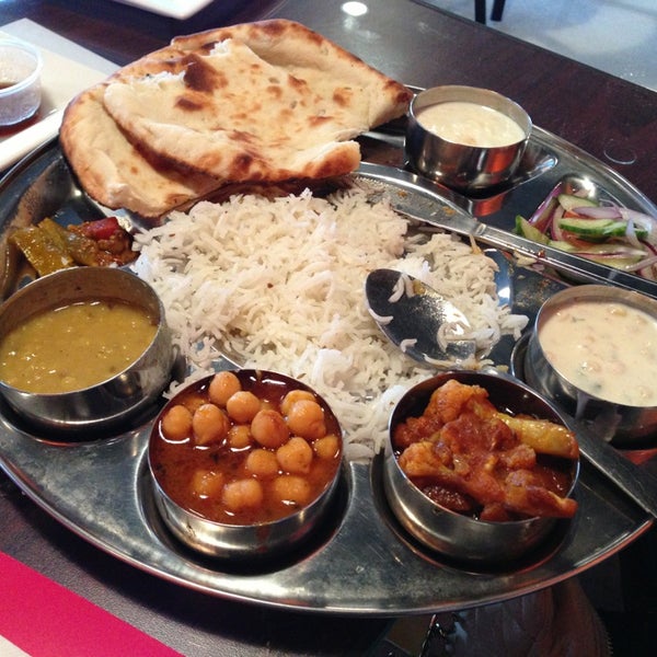 12/26/2012 tarihinde April M.ziyaretçi tarafından Phulkari Punjabi Kitchen'de çekilen fotoğraf