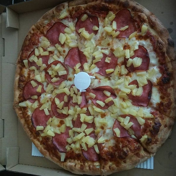 Crispy Crust Pizza Place in Los Angeles