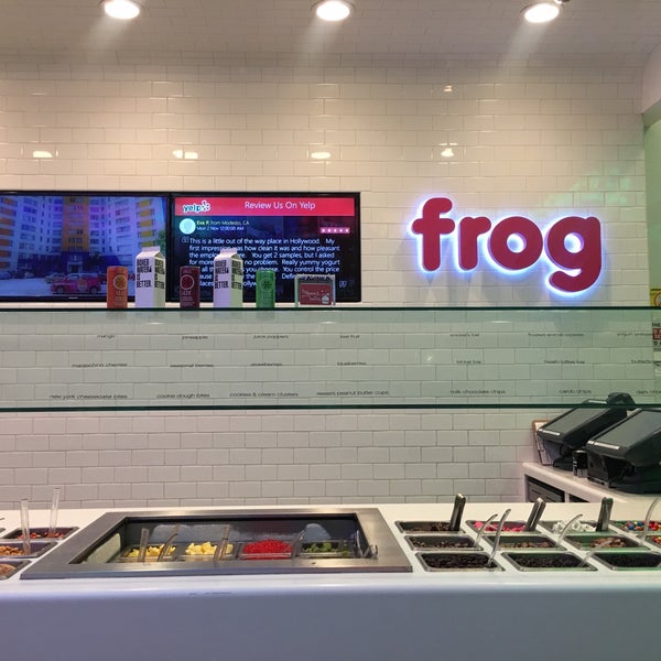 4/3/2016 tarihinde Harrison W.ziyaretçi tarafından Frog Frozen Yogurt Bar'de çekilen fotoğraf