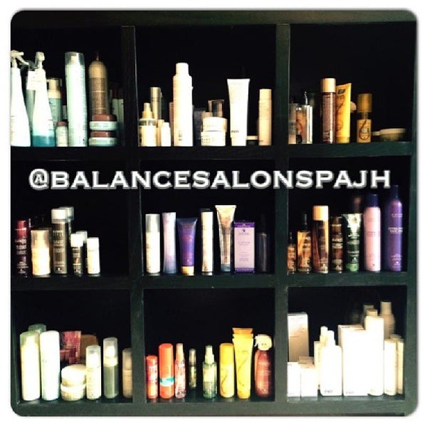 รูปภาพถ่ายที่ Balance Salon &amp; Spa LLC โดย Jamie K. เมื่อ 11/28/2014
