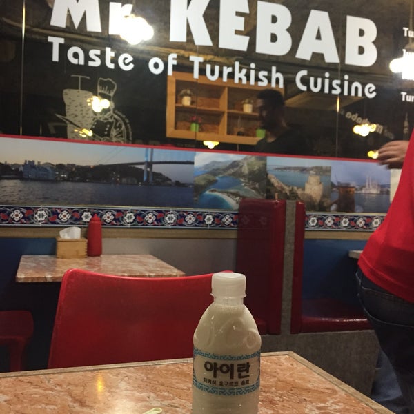 Foto diambil di Mr. Kebab Itaewon Halal Food oleh Emrah İ. pada 6/30/2018