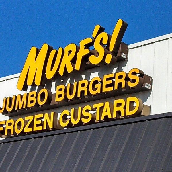 8/11/2014 tarihinde MURF&#39;S Frozen Custard and Jumbo Burgersziyaretçi tarafından MURF&#39;S Frozen Custard and Jumbo Burgers'de çekilen fotoğraf