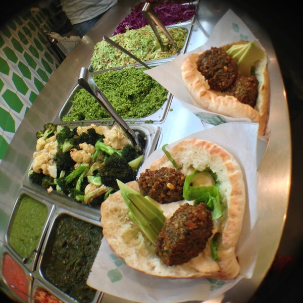 รูปภาพถ่ายที่ Maoz Vegetarian โดย Mauro M. เมื่อ 2/22/2013