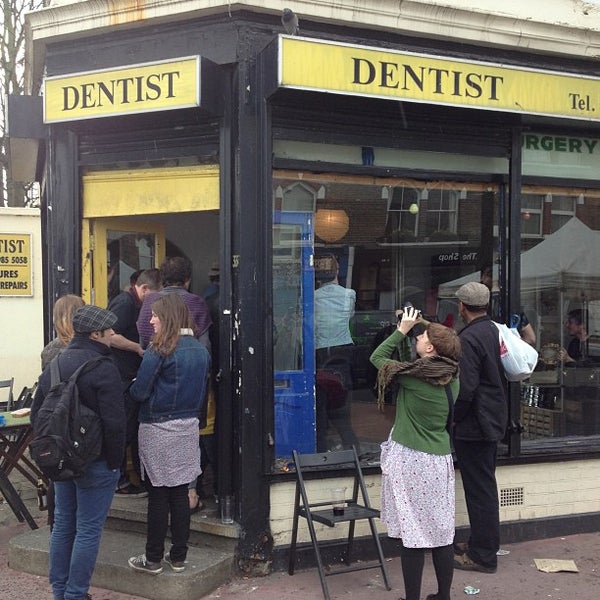 Foto tirada no(a) Chatsworth Road Market por Howard K. em 4/14/2013