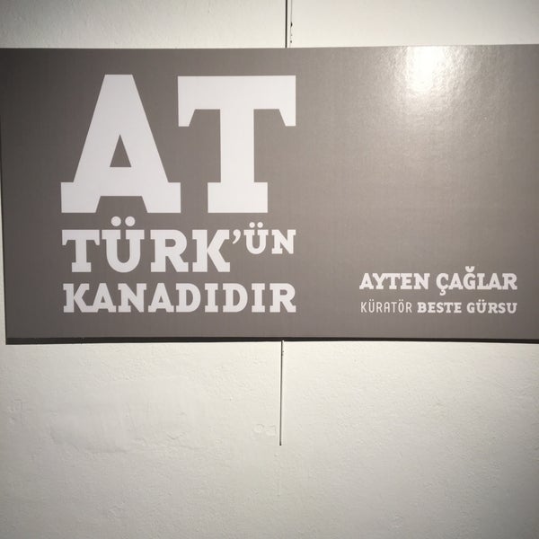 รูปภาพถ่ายที่ Taksim Cumhuriyet Sanat Galerisi โดย Mehmet A. เมื่อ 2/4/2018