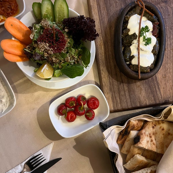 รูปภาพถ่ายที่ Mercan-i Restaurant โดย Barış เมื่อ 10/12/2022