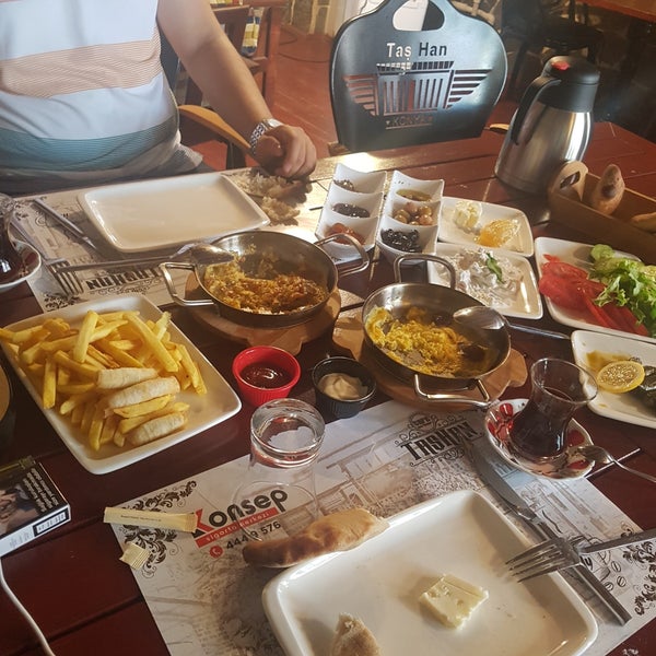 รูปภาพถ่ายที่ Taş Han Cafe โดย Mmm N. เมื่อ 8/26/2018