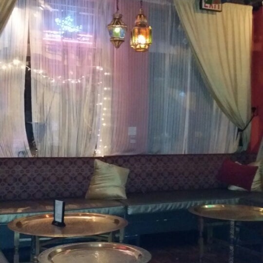 Foto scattata a Aloosh Hookah Bar Restaurant da Tanisha W. il 7/13/2014