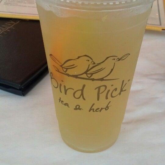 Das Foto wurde bei Bird Pick Tea &amp; Herb von Ying S. am 6/14/2013 aufgenommen