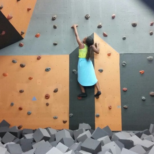 Photo taken at Big Air Trampoline Park by Annmarie H. on 6/8/2014