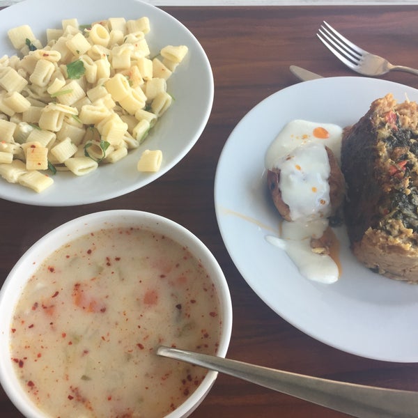 Sumak Cafe ve Ev Yemekleri Bayraklı�da Kafe