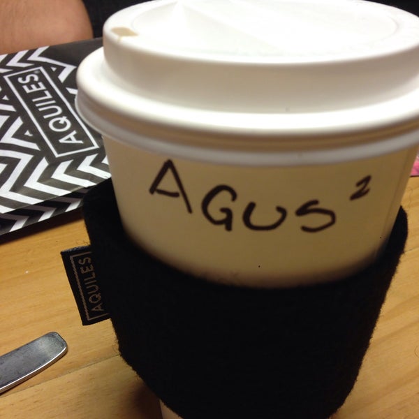 Photo prise au Aquiles Café par Agustin M. le6/10/2015