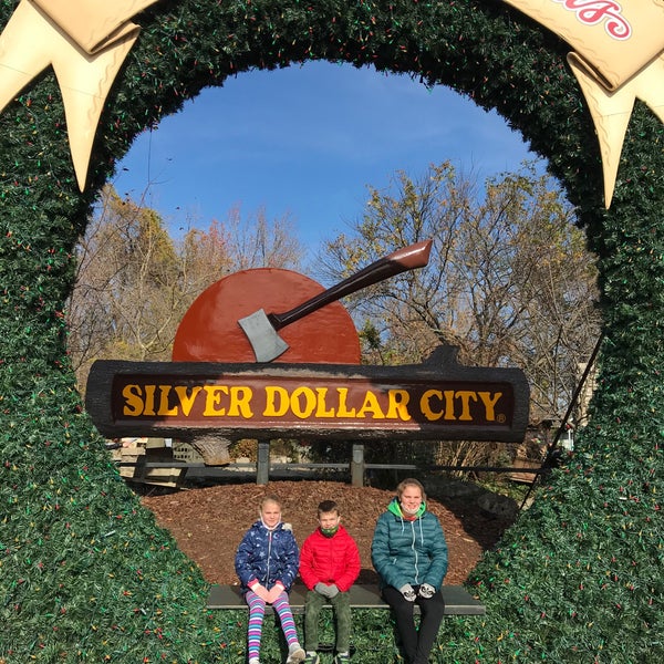 Foto tirada no(a) Silver Dollar City por Rob M. em 11/27/2020