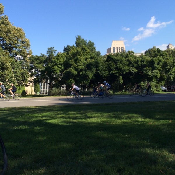 Foto tirada no(a) Central Park Bike Rental por Gerardo A. L. em 8/25/2014