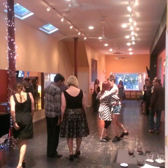 รูปภาพถ่ายที่ Philadelphia Argentine Tango School โดย Matt M. เมื่อ 6/21/2013