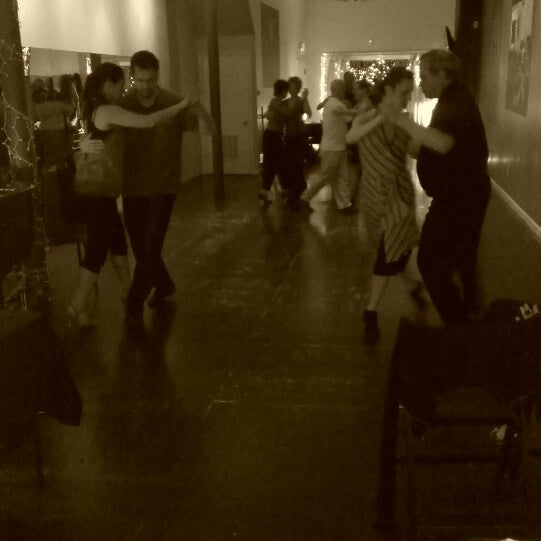 รูปภาพถ่ายที่ Philadelphia Argentine Tango School โดย Matt M. เมื่อ 5/9/2013