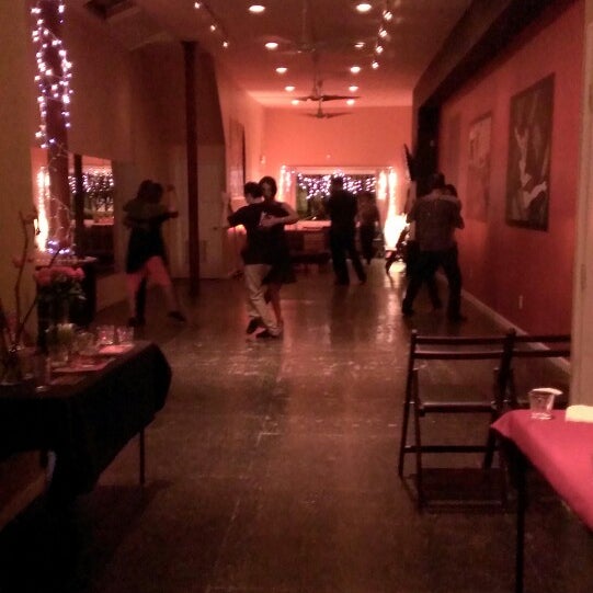 รูปภาพถ่ายที่ Philadelphia Argentine Tango School โดย Matt M. เมื่อ 10/10/2013
