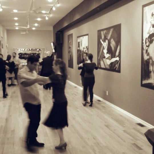 รูปภาพถ่ายที่ Philadelphia Argentine Tango School โดย Matt M. เมื่อ 12/9/2015