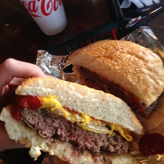 Foto tirada no(a) MoJoe&#39;s Burger Joint por 🐥Evan L. em 12/1/2012